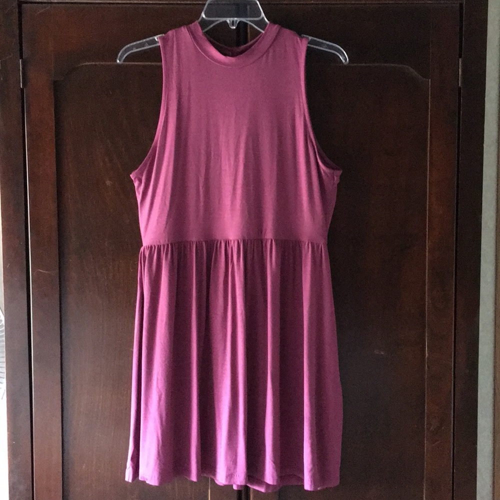 Sleeveless dress for young woman
